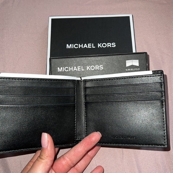 Michael Kors Greyson Logo Slim Billfold Wallet - Picture 2 of 3